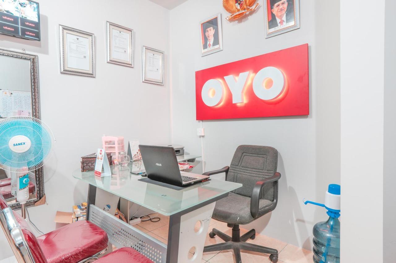 Hotel Oyo 208 G House Jakarta Exterior foto