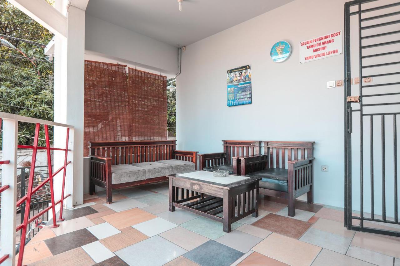 Hotel Oyo 208 G House Jakarta Exterior foto